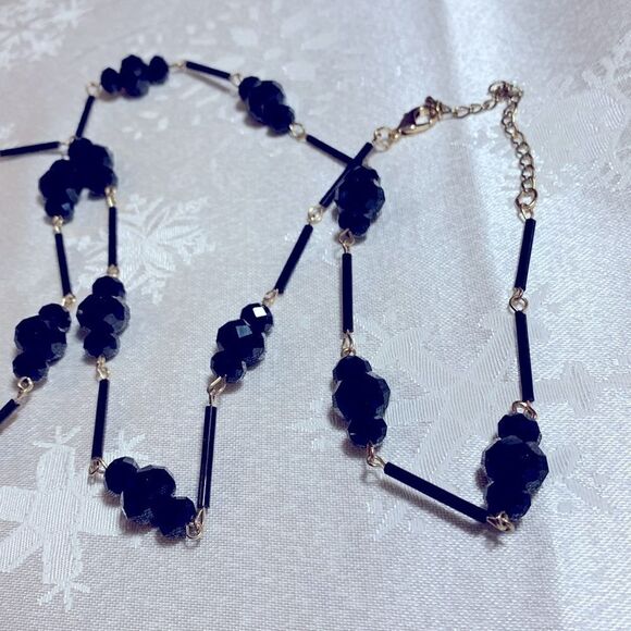 Aurora Borealis Black Glass Necklace on Gold Tone Chain 38” Vintage Gorgeous - Picture 5 of 5